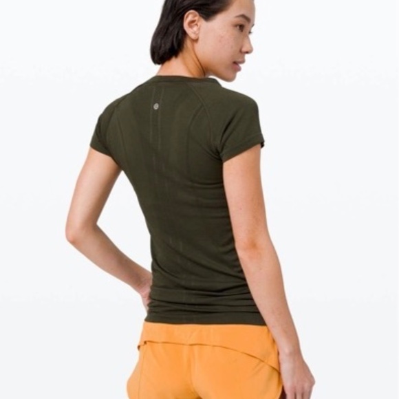 SOLD Lululemon Swiftly Tech Short Sleeve Crew - Picture 2 of 5